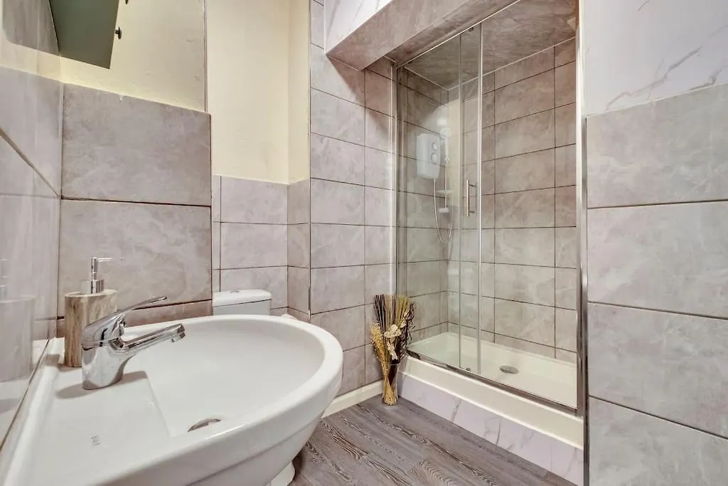 Spacious London Home- 15 Minutes To Paddington Hayes  Apartment
