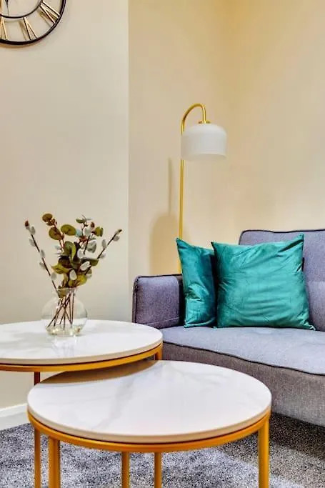 Spacious London Home- 15 Minutes To Paddington Hayes  Hayes (Greater London)
