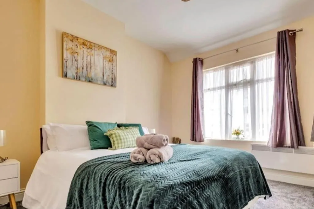 Spacious London Home- 15 Minutes To Paddington Hayes  0*, Hayes (Greater London)