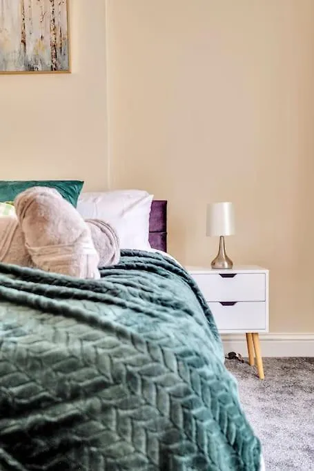 Apartment Spacious London Home- 15 Minutes To Paddington Hayes  United Kingdom